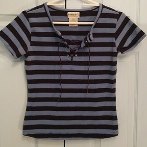 Stretchy laced v neck striped tee